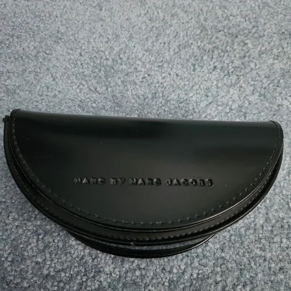 Marc By Marc Jacobs Black Aviator Sunglasses With Purple Lips - Picture 2 of 6